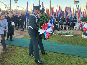 Encarnación celebró los 215 años de la Independencia con un desfile patrio.