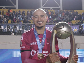 Guaireño hace historia con el IDV de Ecuador: “Cocoliso” González se consagró Supercampeón