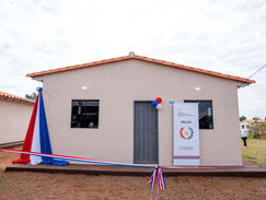 Santiago Peña entregó 64 viviendas y verificó obra vial en Paraguarí