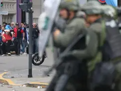 La policía argentina carga contra manifestantes en la marcha de los jubilados