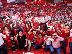 Multitudinario acto en CDE marca inicio de campaña de González Vaesken