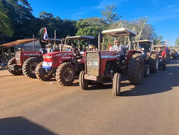 Protesta de cañicultores con tractores y camiones se extiende a 2 km en peaje de Nueva Londres