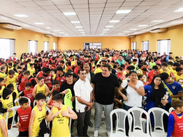 Gobernación entrega 1.900 chalecos deportivos: Apoyo clave a la Unión de Escuelas de Fútbol de Guairá