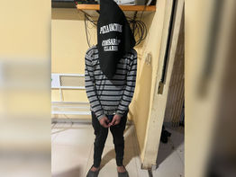 Accidente y aprehensión en Villarrica: Madre e hija cayeron de la moto y un joven detenido por violar medidas