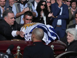 El público despide a José Mujica en el Palacio Legislativo