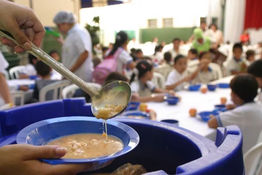 Piden aclarar pagos a cocineras de Hambre Cero: Denunciaron que trabajadoras reciben mitad de sus salarios