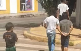 Sacan a 40 niños indígenas de las calles: Autoridades insisten que dar monedas agrava el problema