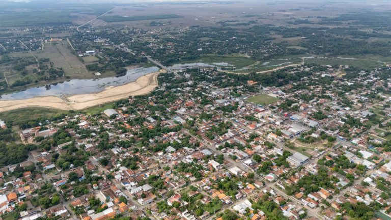 MOPC suscribe contrato para intervención integral de la defensa costera de Alberdi