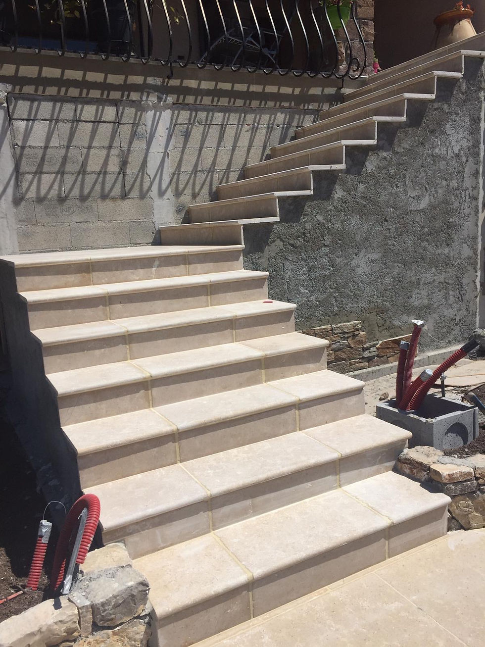 Escalier en pierres d'Egypte - Wileczek carrelage terrasse