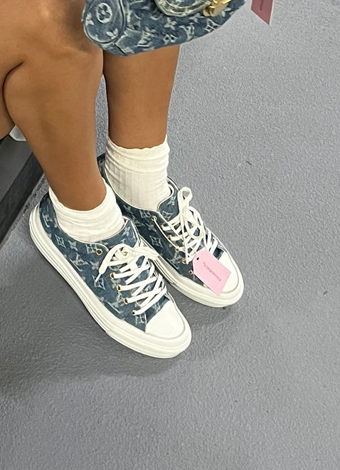 Louis Vuitton denim sneakers (39.5 but fit big like 40 or 40.5) تسليم فوري