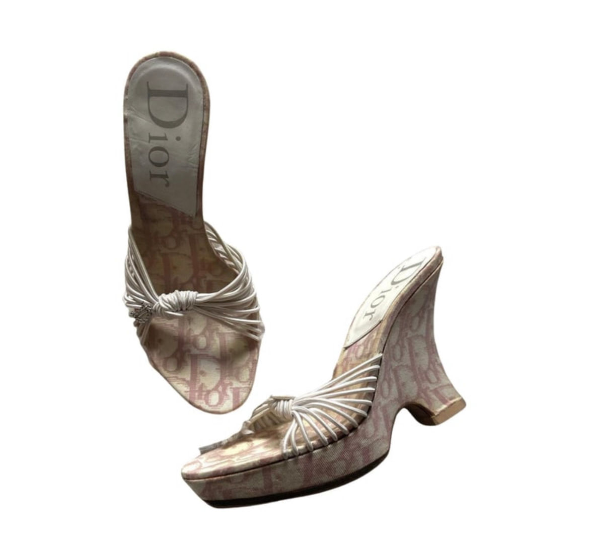 Rare cherry blossom pink monogram trotter heels (35 EU)