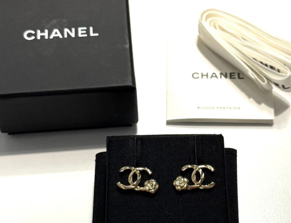Rare Chanel camellia earrings 