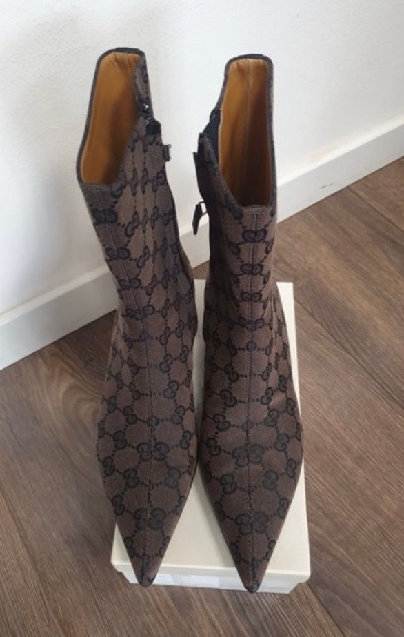 Gucci leather ankle boots (37 eu)