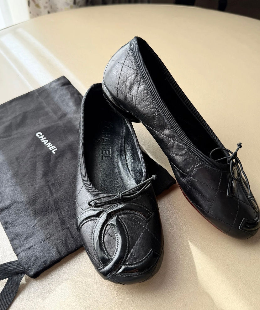 Thumbnail: Rare limited Chanel Cambon flats (36 EU)