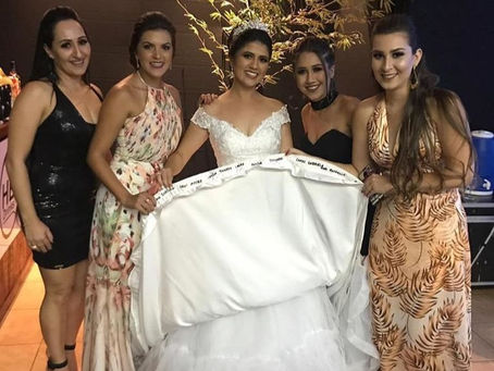 Nome na barra do vestido da noiva: tradição ou superstição?