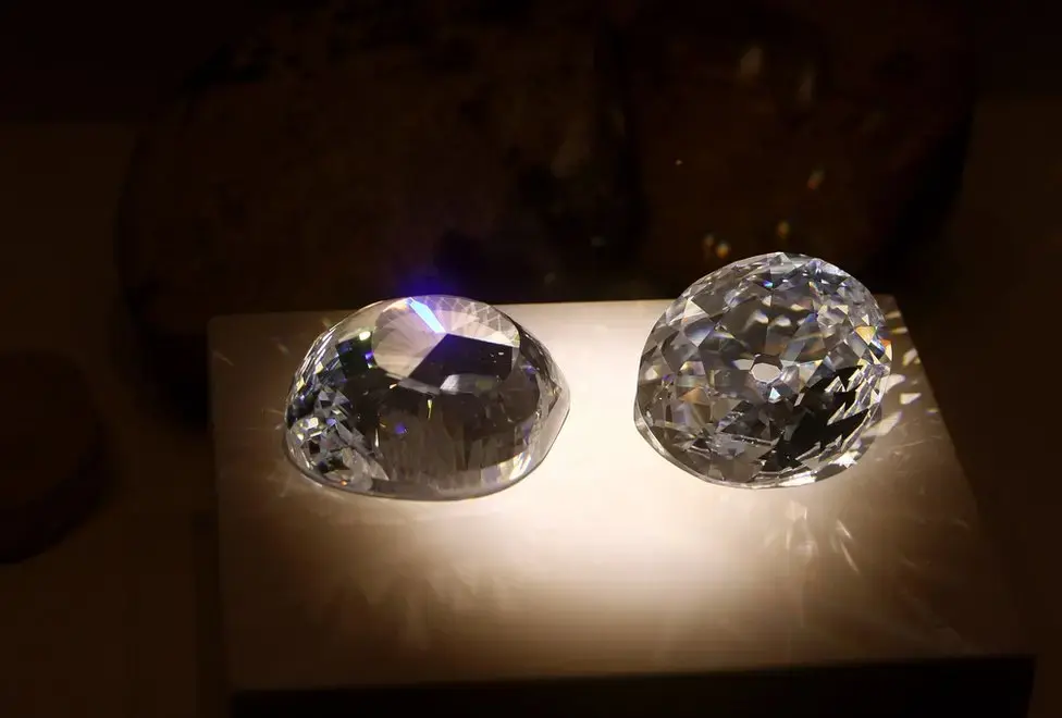 Replicas of the Koh-i-Noor, before and after cutting