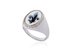 a fleur de lis signet ring