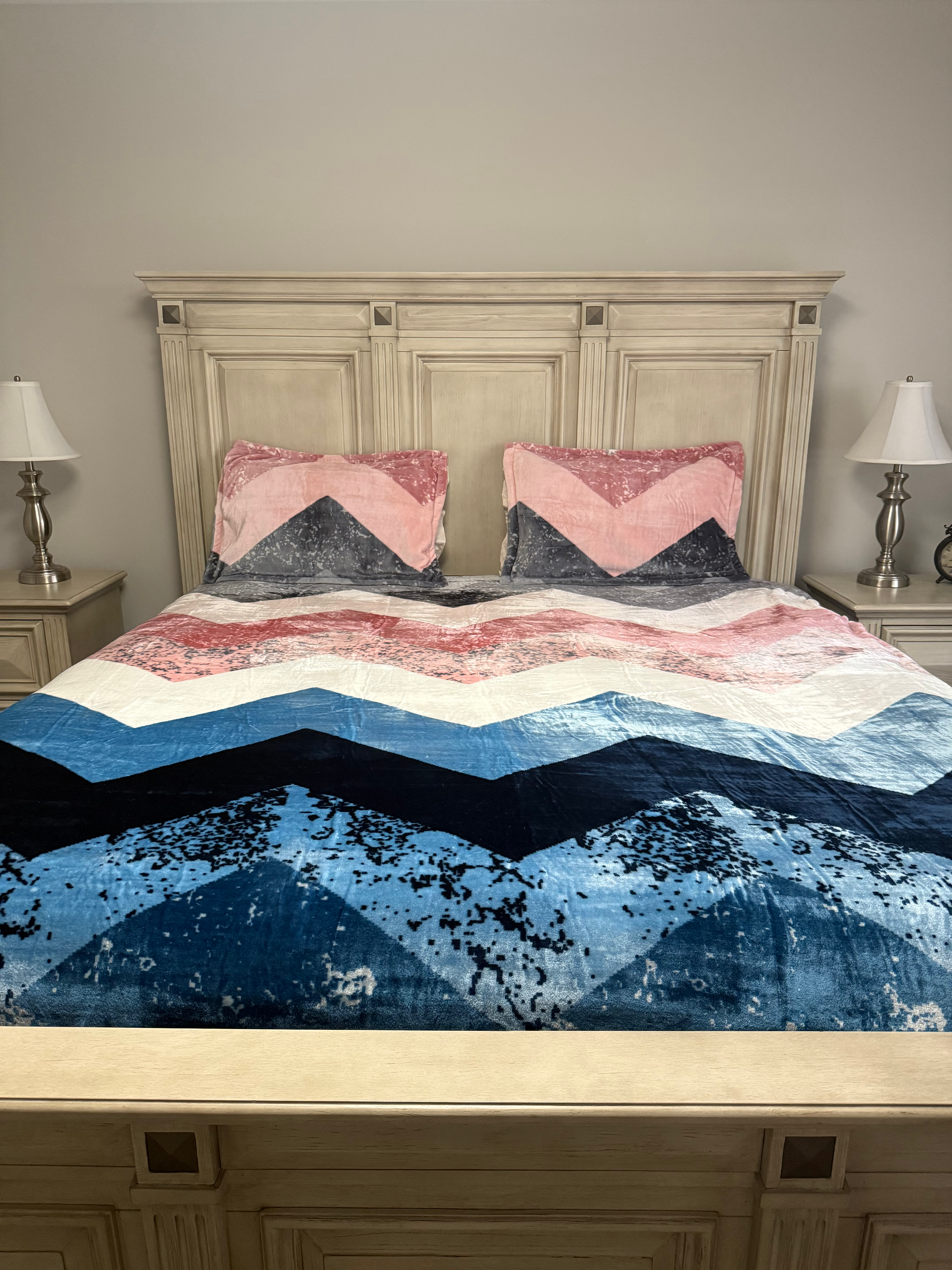 Queen Size 3-Piece Velvet Bedsheet Sets