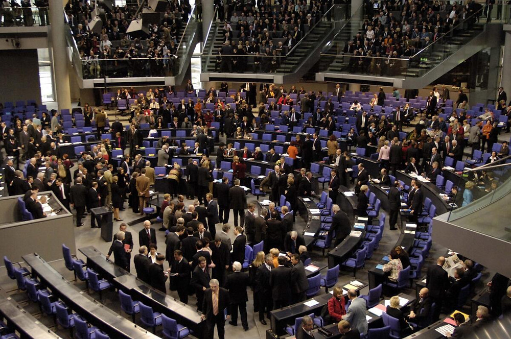 Stimmabgabe der Abgeordnet*innen im Deutschen Bundestag
