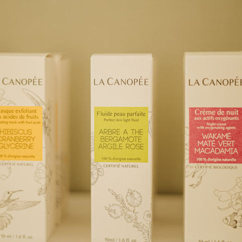 Reportage professionnel pour un institut de beauté à Hyères. Photos de produits La Canopée. Photo par emm'laphoto.