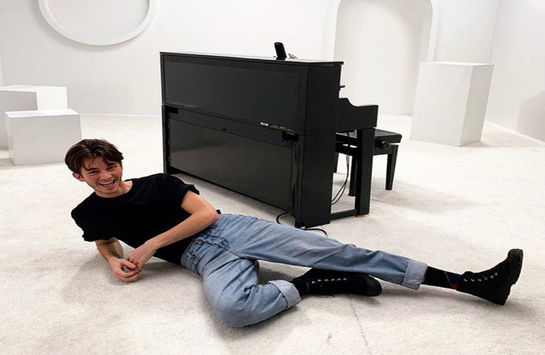 Greyson behind the scenes of his Vevo acoustic performance.