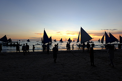 🌊 The way that we can enjoy the nature safely: white beach of Boracay