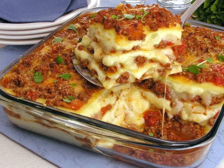 Lasanha com escondidinho de carne moída