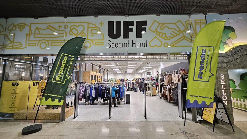 Sellon UFFin edusta, jossa myös Frendien bannerit ovien molemmin puolin