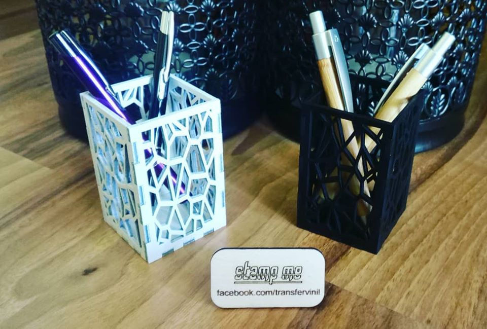 Miniatura: Porta canetas contraplacado