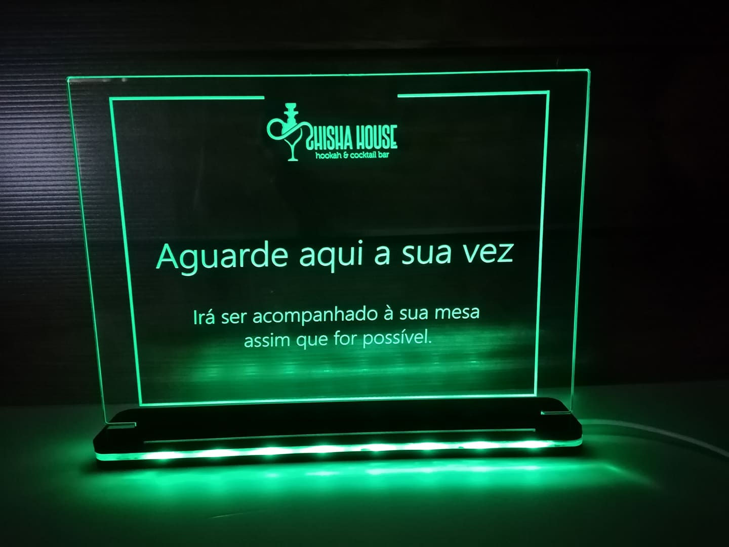 Placa luminosa para balcão