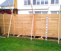 Der hochwertige Sichtschutz ist massiv und stabil gebaut.