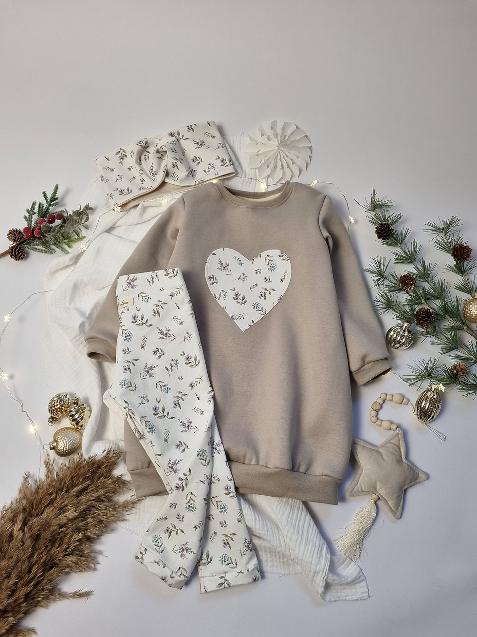 Miniaturbild: Oversize-Sweaterkleid mit Applikation, individuell bestellbar 