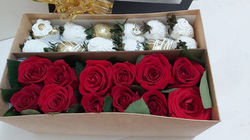 Caja 12 fresas y 12 rosas