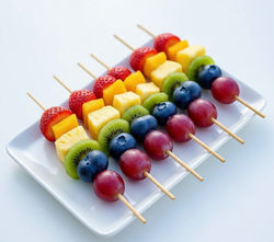 Pinchos de fruta