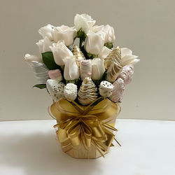 Oro y rosas blancas
