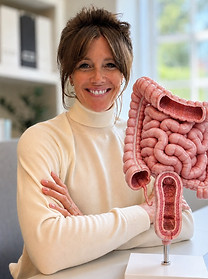 Jennifer smith Nutritona therapist picture with Gut diagram- The wellness Way. Digestive health and hormone specialist