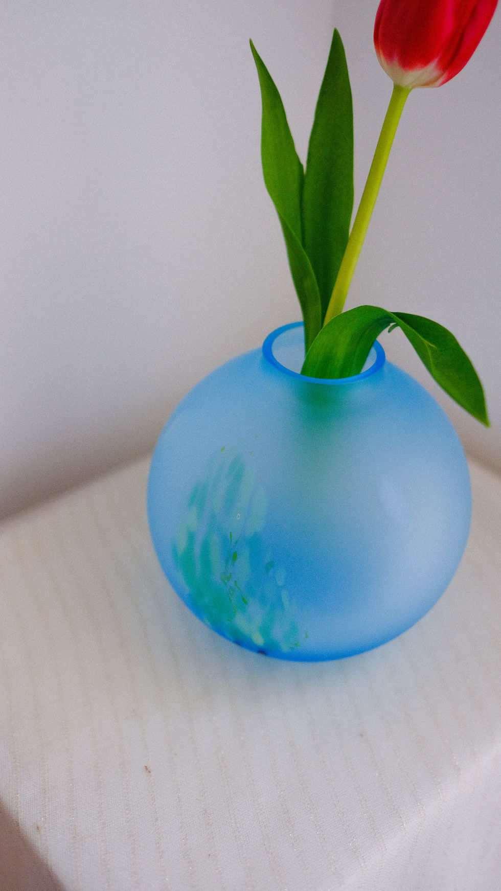 縮圖：[中古物］日本北一硝子手工製玻璃藍圓球花瓶