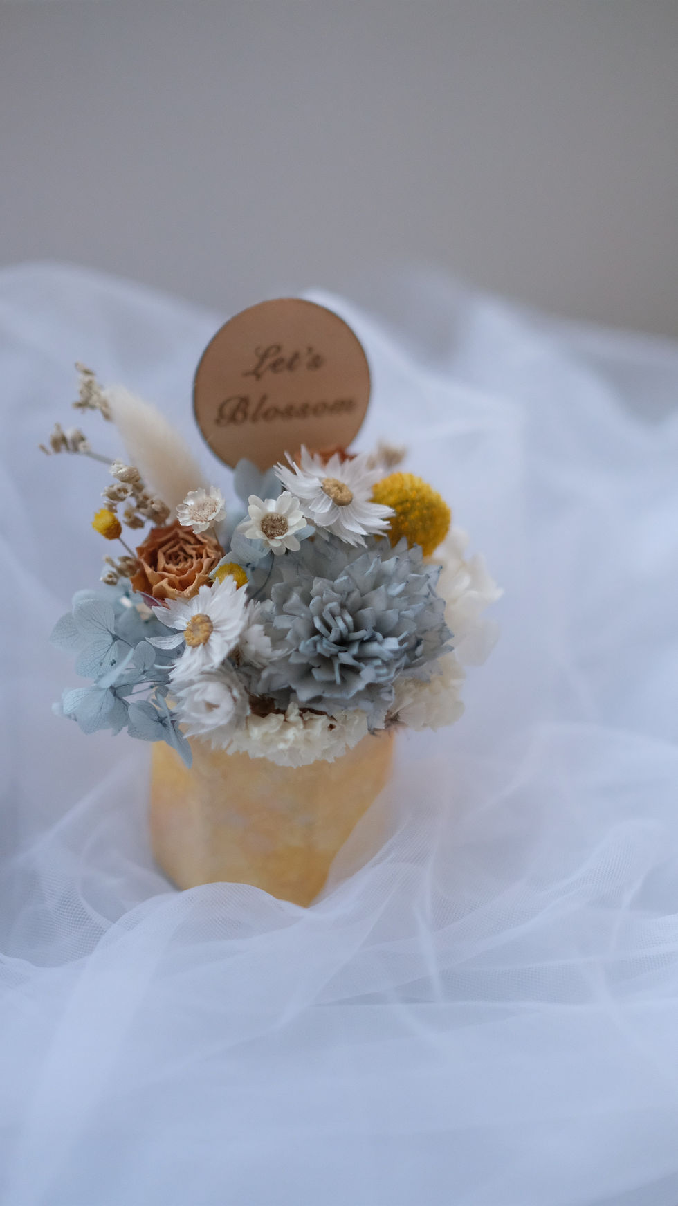 縮圖：花藝工作坊中使用索拉花、永生花製作出擴香小枱花。