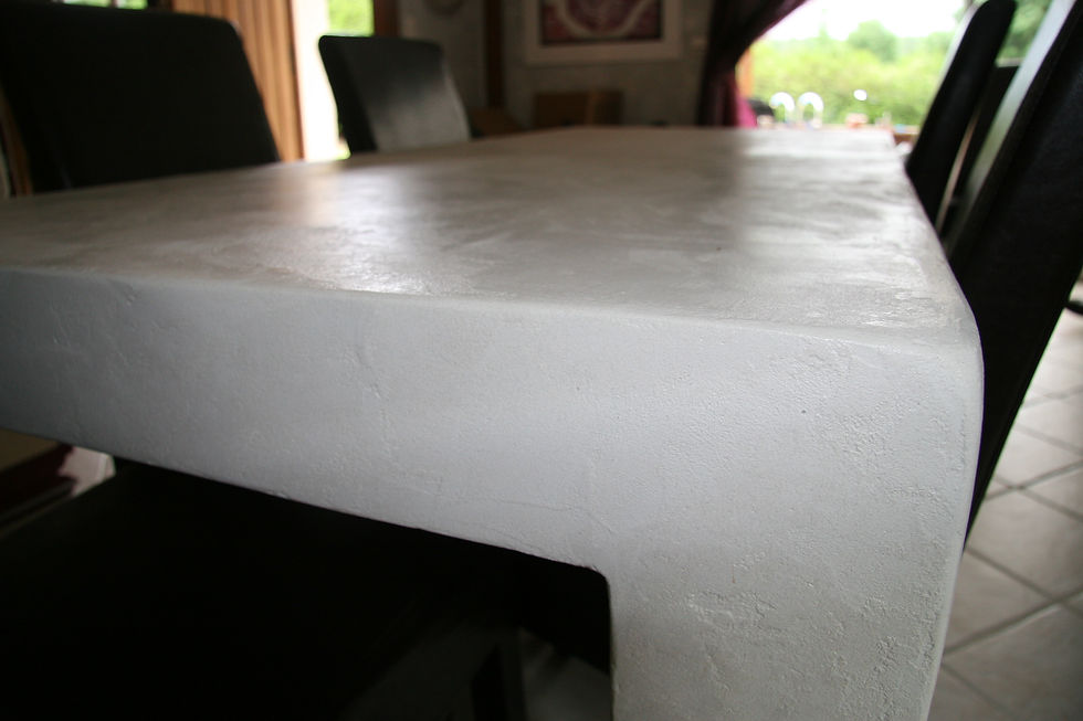 Table d'intérieur en béton ciré