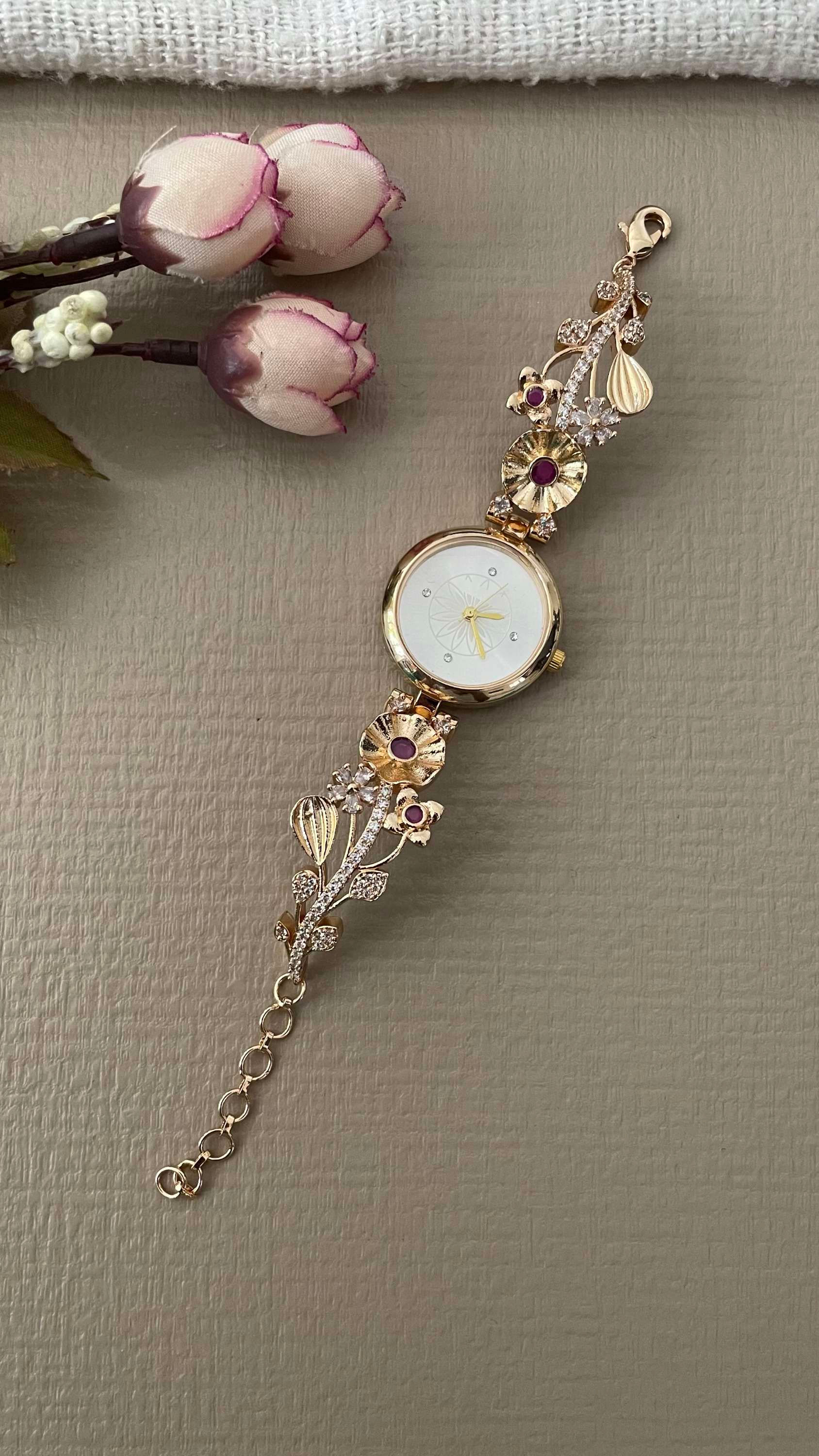 TRADITIONAL BEAUTIFUL WATCH