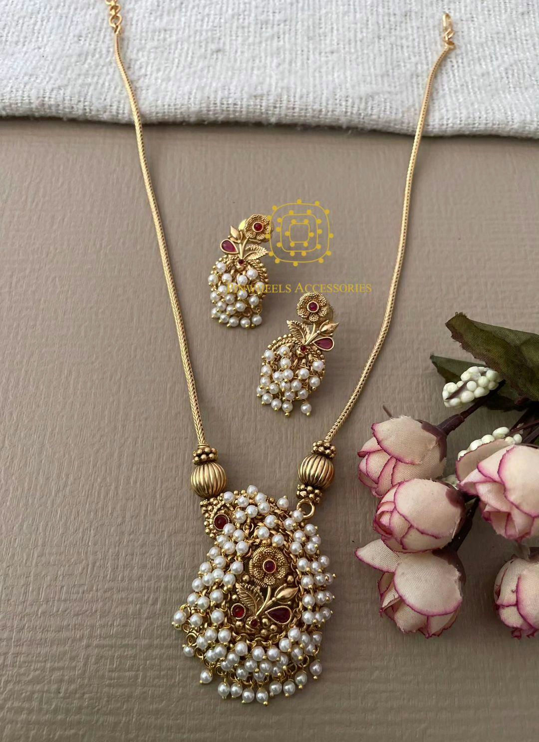 ANTIQUE POLISH PENDANT SET 