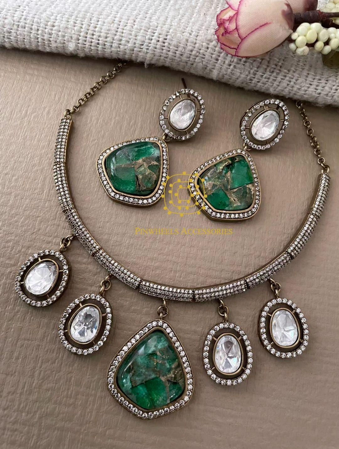 MOSAIC STONE VICTORIAN NECKLACE 