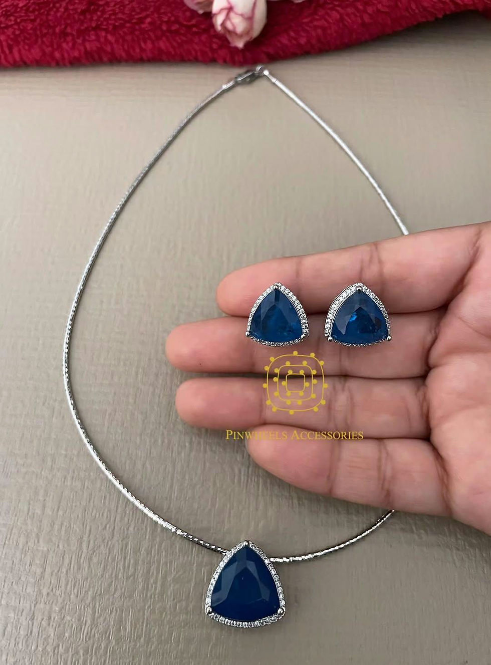Thumbnail: STIFF CHAIN DOUBLET STONE PENDANT SET 