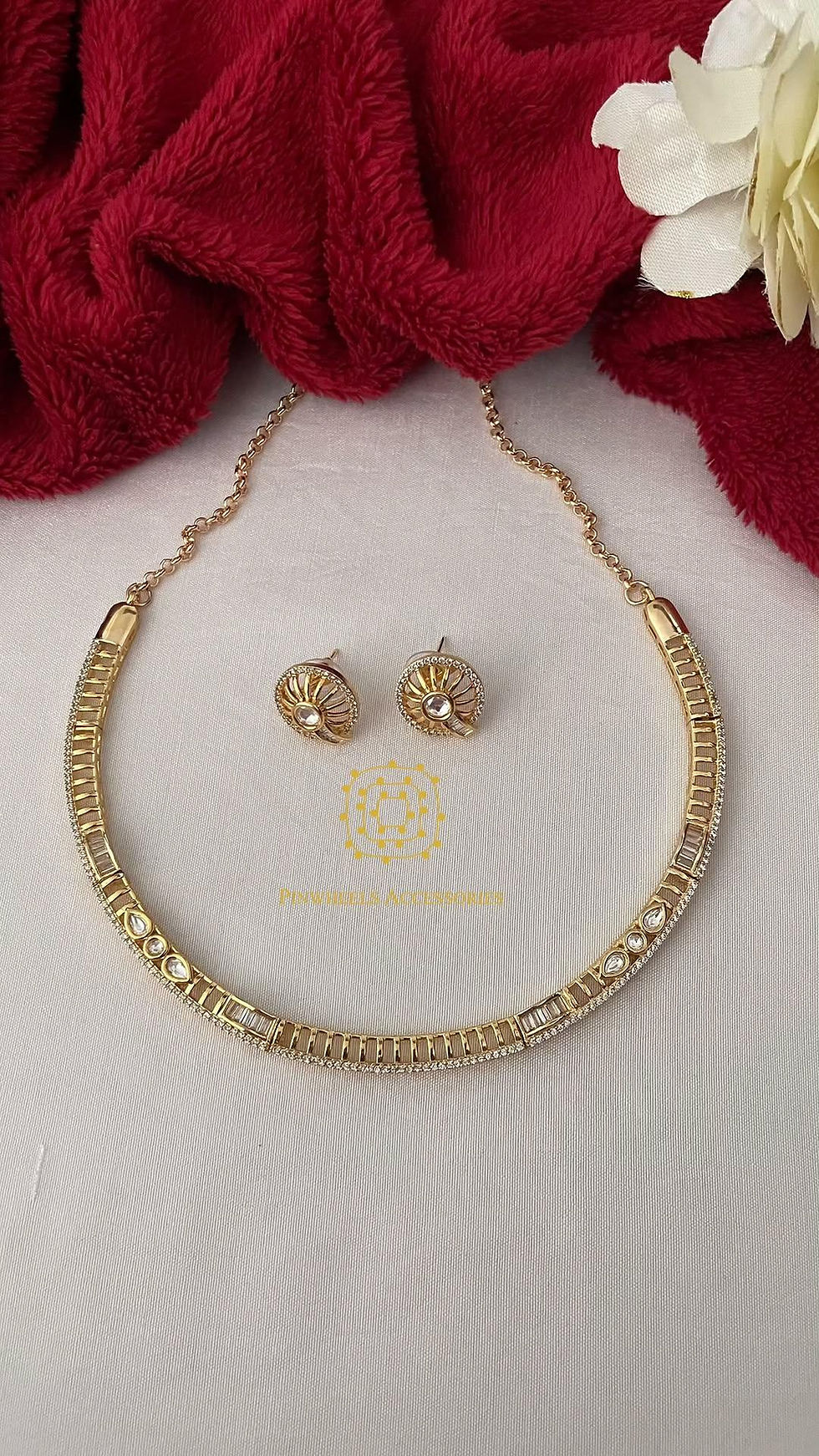 Thumbnail: SIMPLE HASLI NECKLACE 