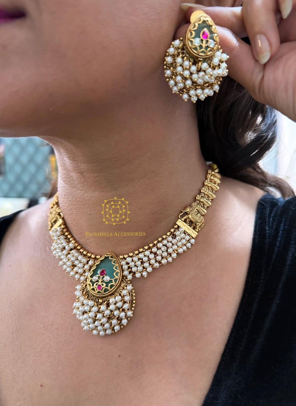 Thumbnail: CLUSTER PEARL TRADITIONAL NECKLACE 