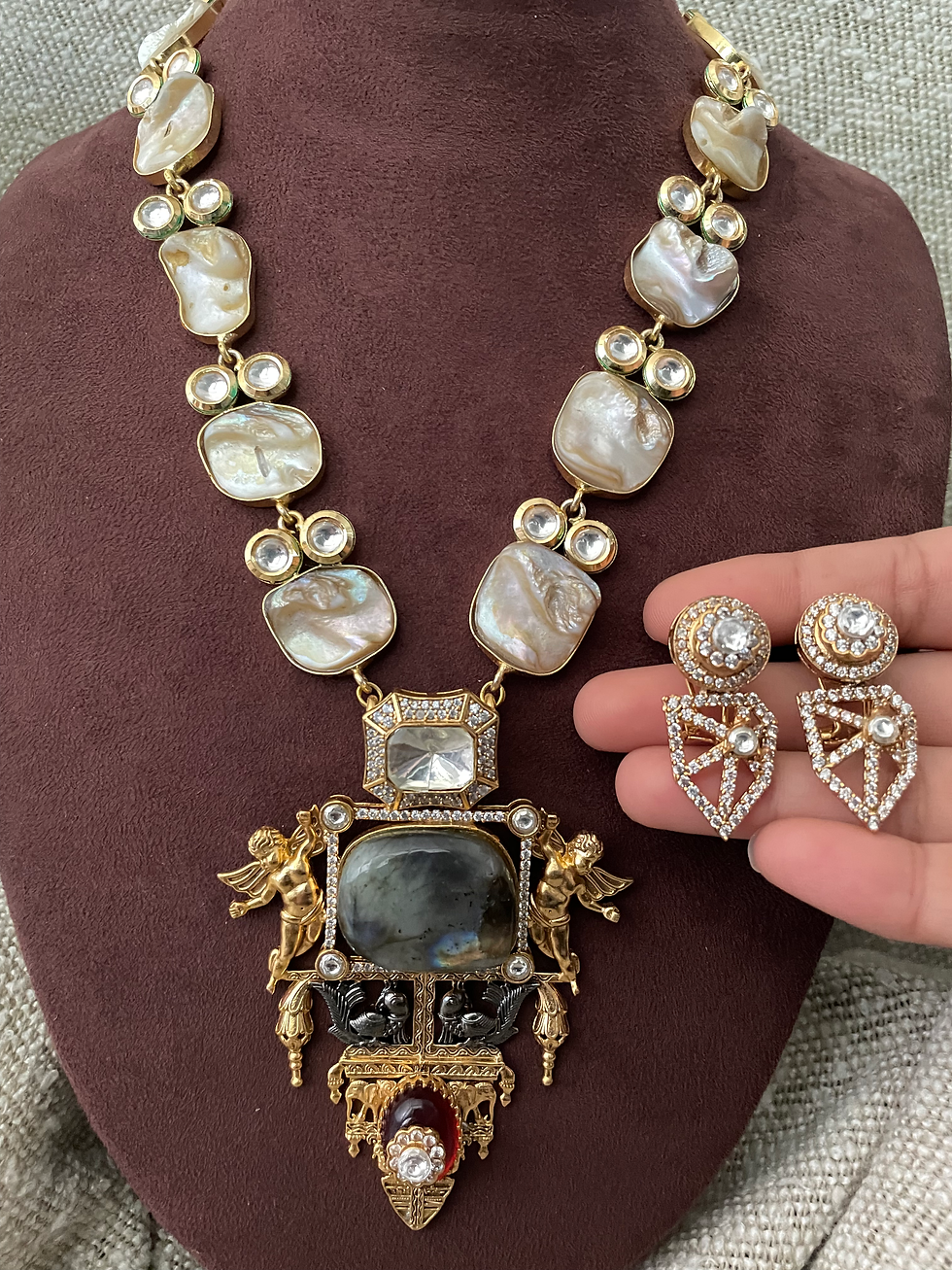 Thumbnail: MOTHER OF PEARL NECKLACE 