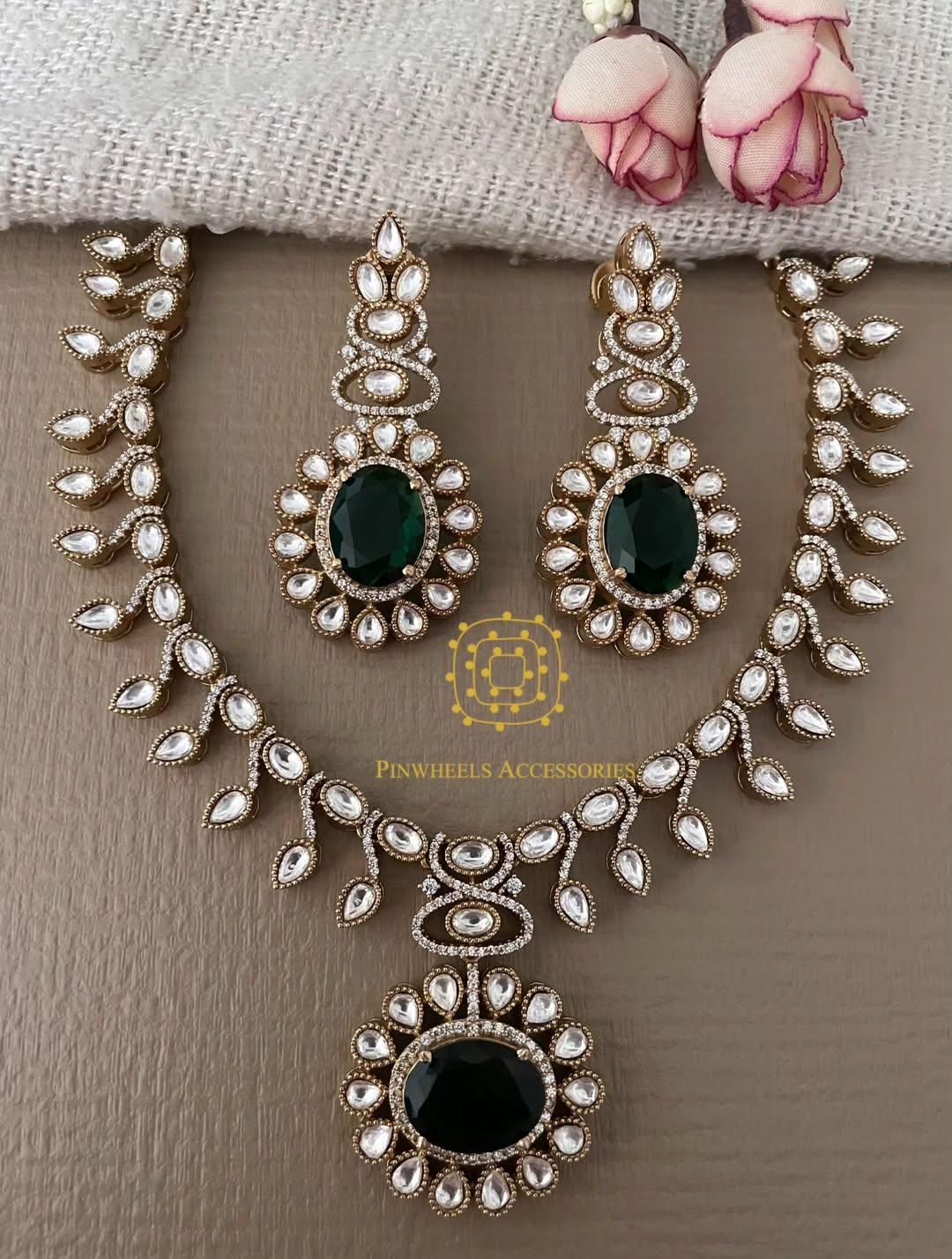 DOUBLET COLOURED STONE NECKLACE 