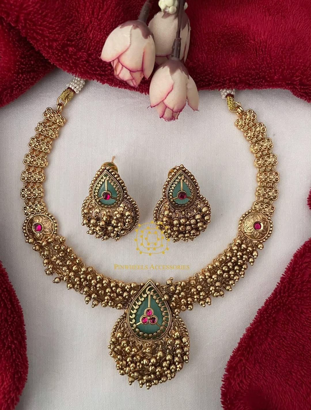 CLUSTER BEADS GOLDEN TRADITIONAL NECKLACE