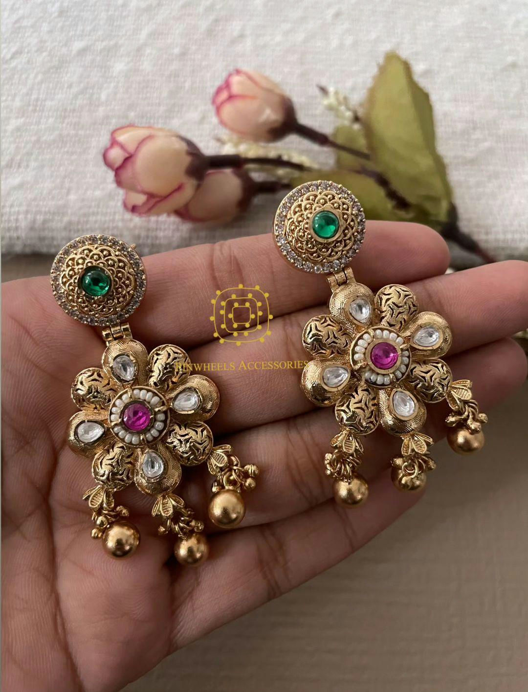 SIMPLE TRADITIONAL EARRINGS 