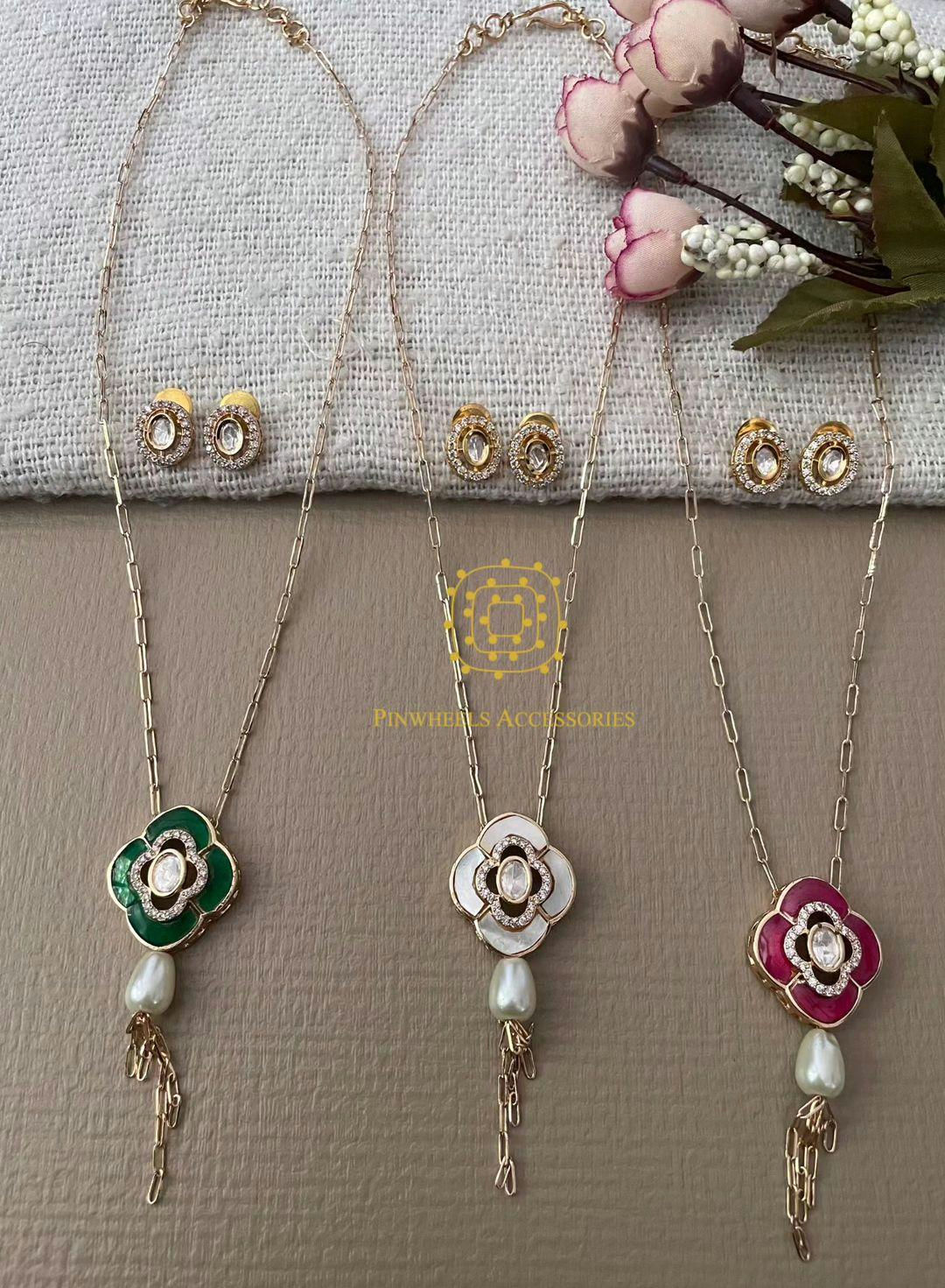 MOTHER OF PEARL SMALL PENDANT SET 